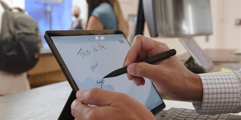 Trải nghiệm mà Surface Slim Pen 2 mang lại là rất tuyệt vời. Nguồn: The Verge.
